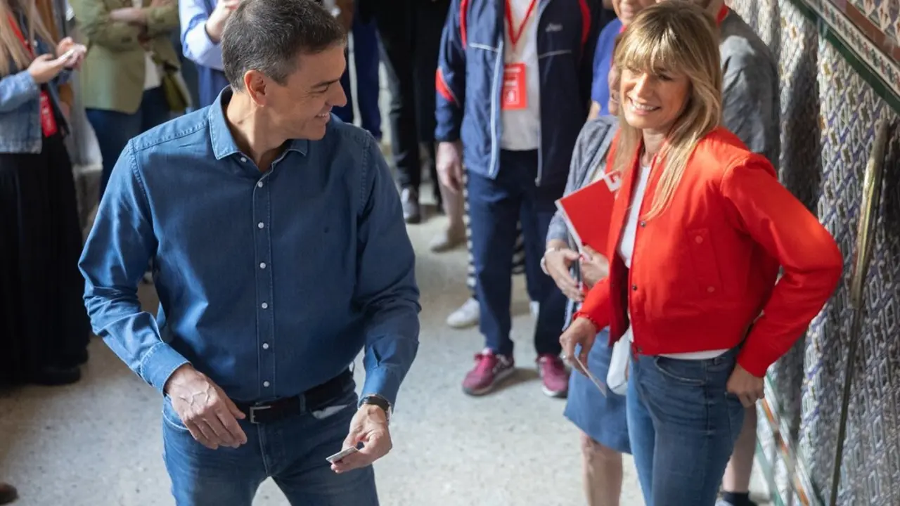 El secretario general del PSOE y presidente del Gobierno de Espa&ntilde;a, Pedro S&aacute;nchez, y su mujer, Bego&ntilde;a G&oacute;mez. / Eduardo Parra