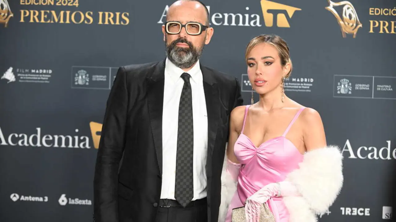 Risto Mejide y Grecia Castta posan en la alfombra roja de los Premios Iris 2024. / EP
