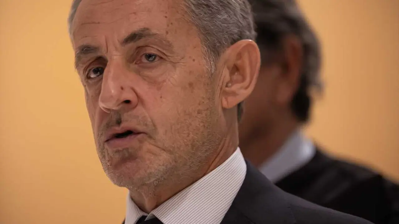El expresidente franc&eacute;s Nicolas Sarkozy comparece ante los medios tras el veredicto de su juicio en Par&iacute;s, Francia. / Aurelien Morissard