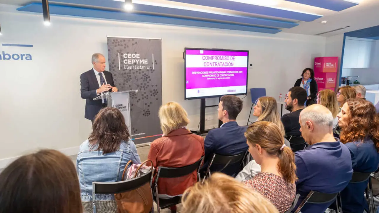 Eduardo Arasti, inaugura la Jornada &lsquo;Ayudas del Servicio C&aacute;ntabro de Empleo para la Contrataci&oacute;n Estable y la Formaci&oacute;n a Medida&rsquo;.  / ALERTA