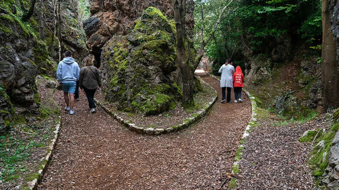 Dentro de las actividades programadas para esta jornada, los participantes podr&aacute;n sumergirse en la riqueza cultural de Cantabria. / alerta
