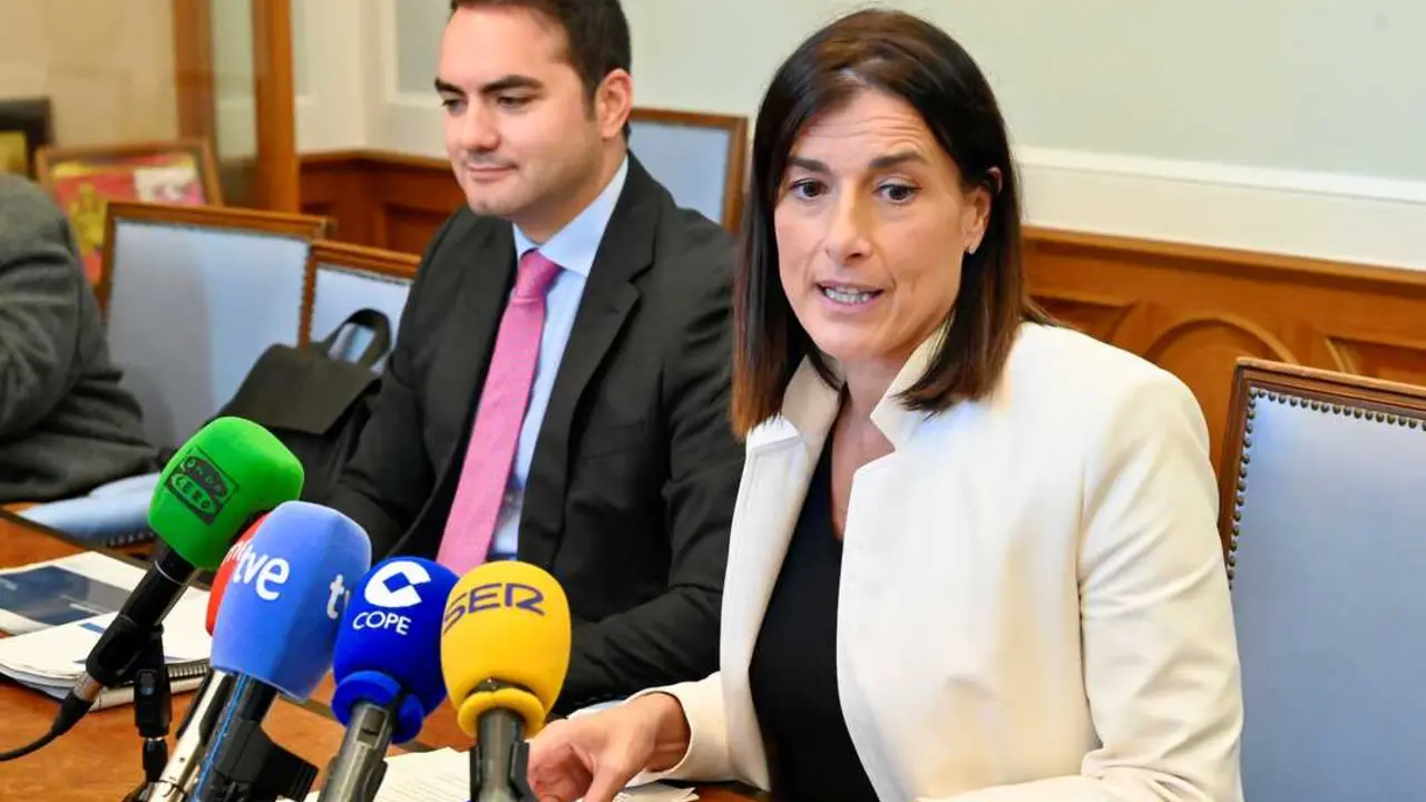 La alcaldesa de Santander, Gema Igual, ayer, durante la rueda de prensa. / A.E