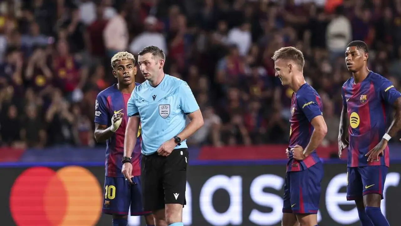 Lamine Yamal del FC Barcelona protesta &aacute;rbitro del partido, durante la Liga de Campeones. / EP