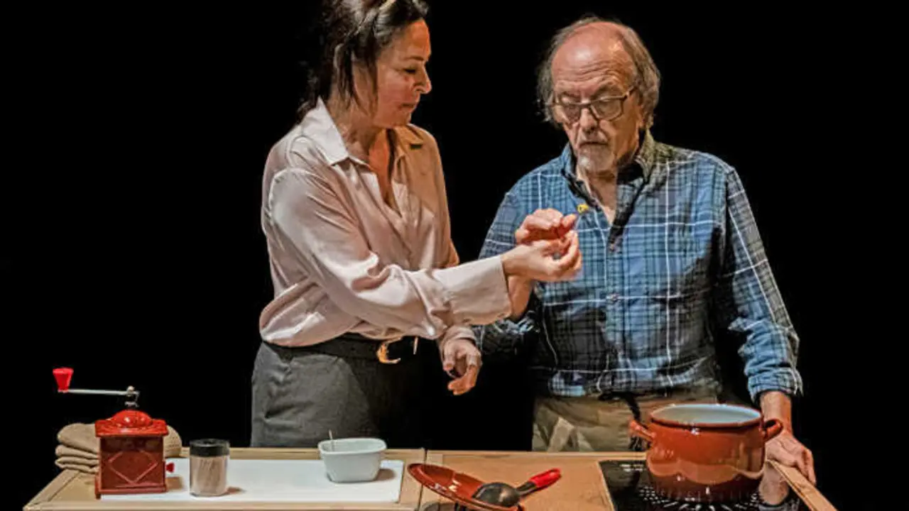 Escena de la obra espect&aacute;culo &lsquo;Se&uacute;l est&aacute; muy lejos&rsquo;. / x