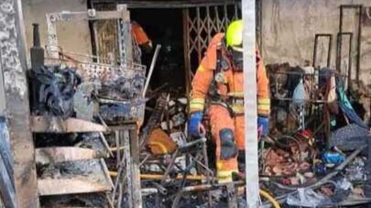 Bomberos act&uacute;an en Gandia. / BOMBEROS