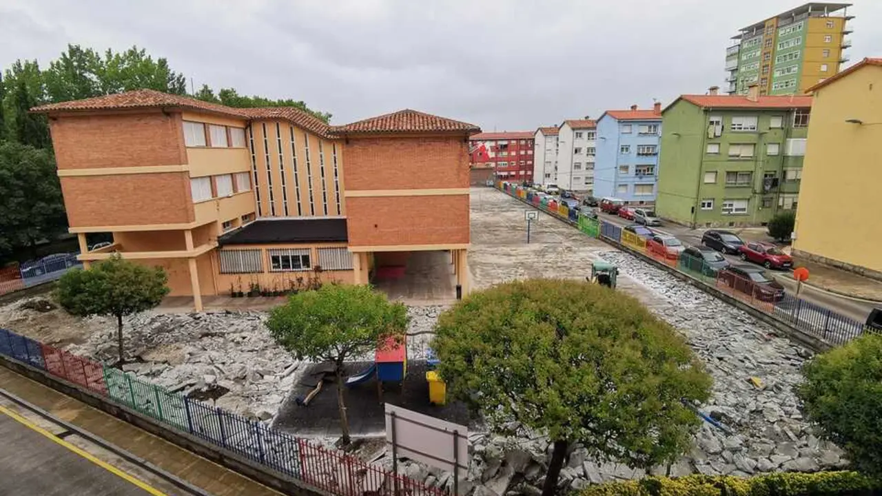 Con la falta de respuestas municipales, los vecinos de Torrelavega temen que la plaga de chinches apestosas se extienda a otras zonas de la ciudad. / X