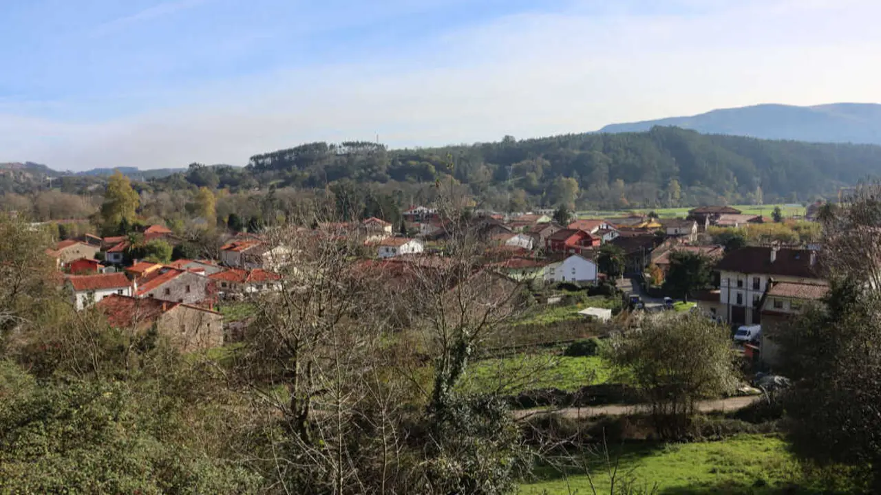 Desde casonas barrocas hasta iglesias del siglo XVI, Casar y Periedo te ofrecen un recorrido por la historia. / A.E