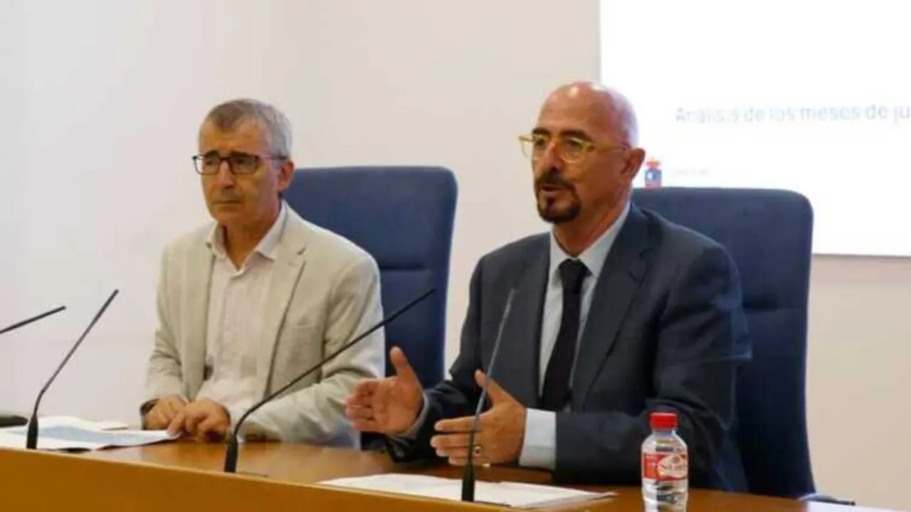 El consejero de Salud, C&eacute;sar Pascual, en rueda de prensa. / A.E