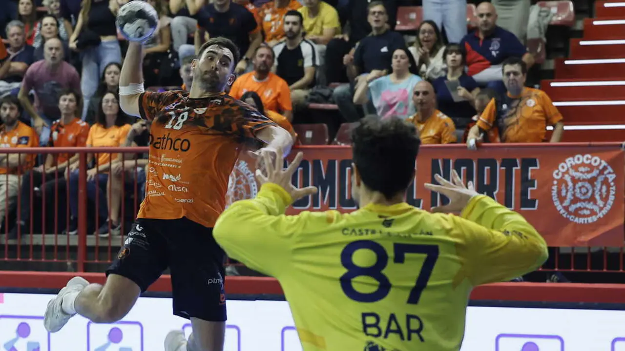 Jakub Prokop durante la ejecuci&oacute;n de un lanzamiento. / BM Torrelavega