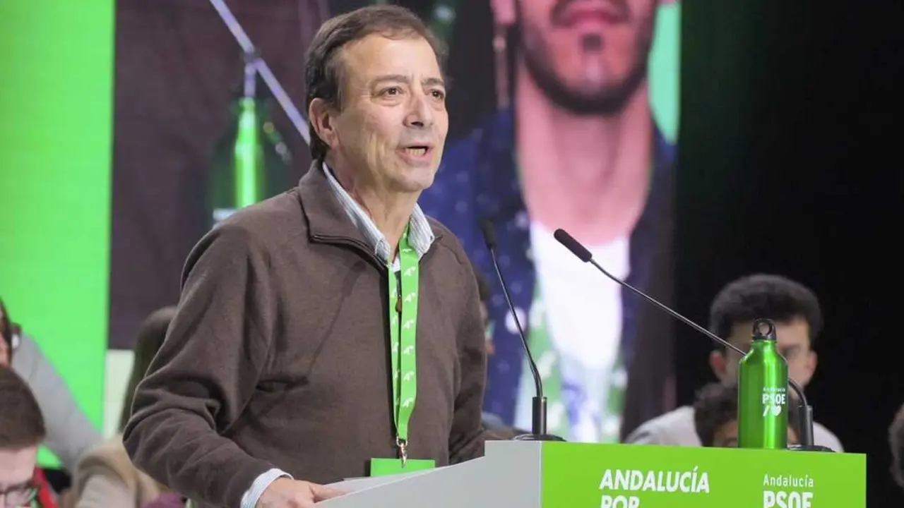 El expresidente de Extremadura y secretario de Pol&iacute;tica Auton&oacute;mica del PSOE, Guillermo Fern&aacute;ndez Vara. / FRANCISCO J.OLMO