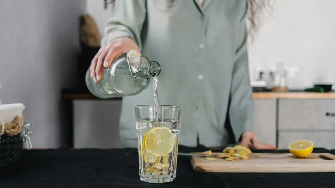El agua de mar, con su rica concentraci&oacute;n de minerales, y el lim&oacute;n, cargado de vitamina C, son el d&uacute;o perfecto para empezar el d&iacute;a con fuerza y bienestar. / A.E