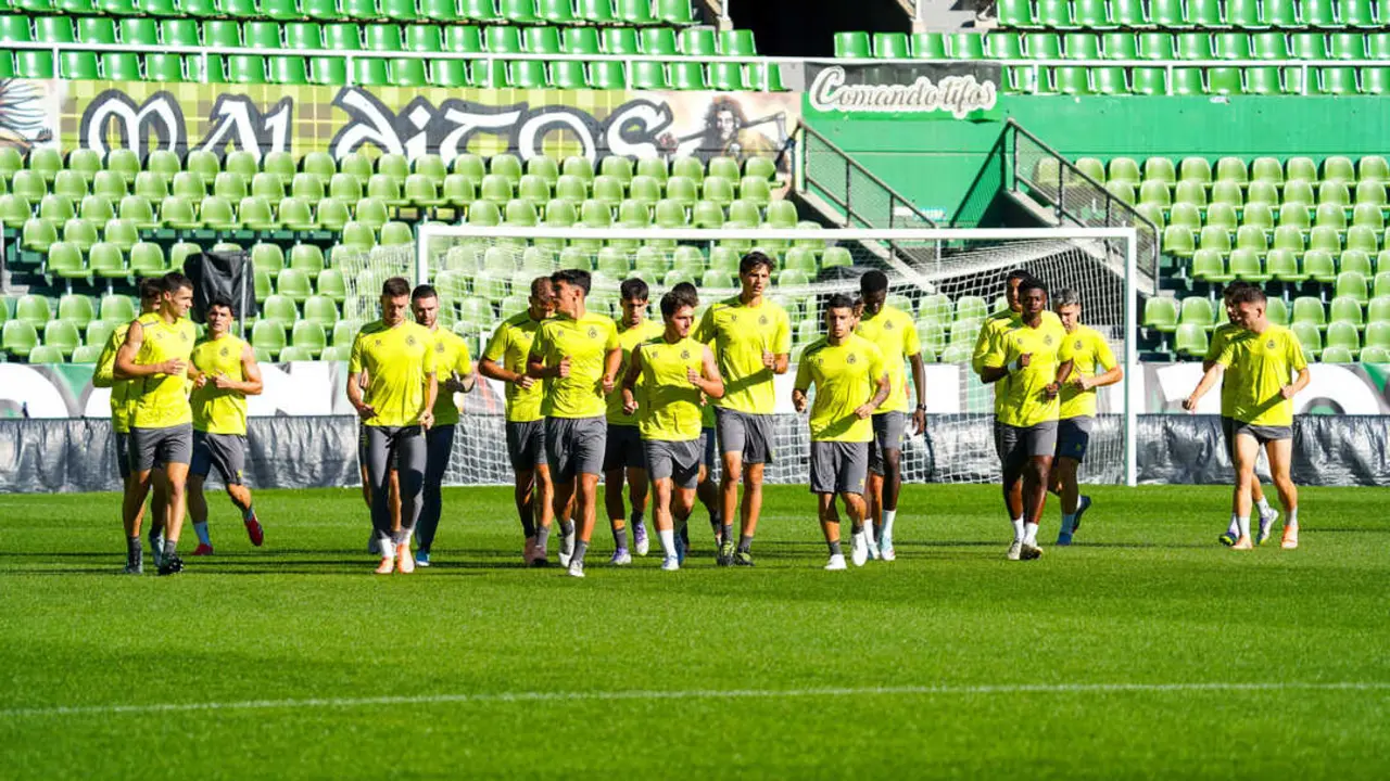 Entrenamiento del Racing de Santander en El Sardinero. / RRC