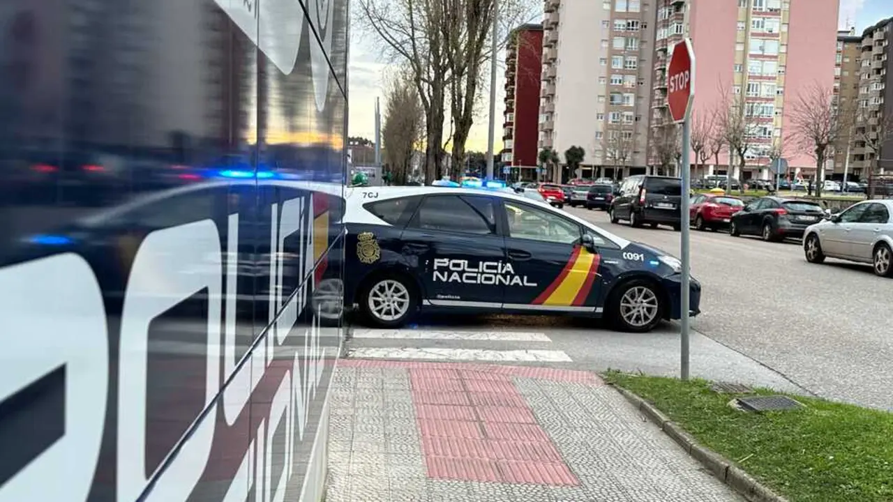 Un coche de Polic&iacute;a Nacional Santander. / POLIC&Iacute;A