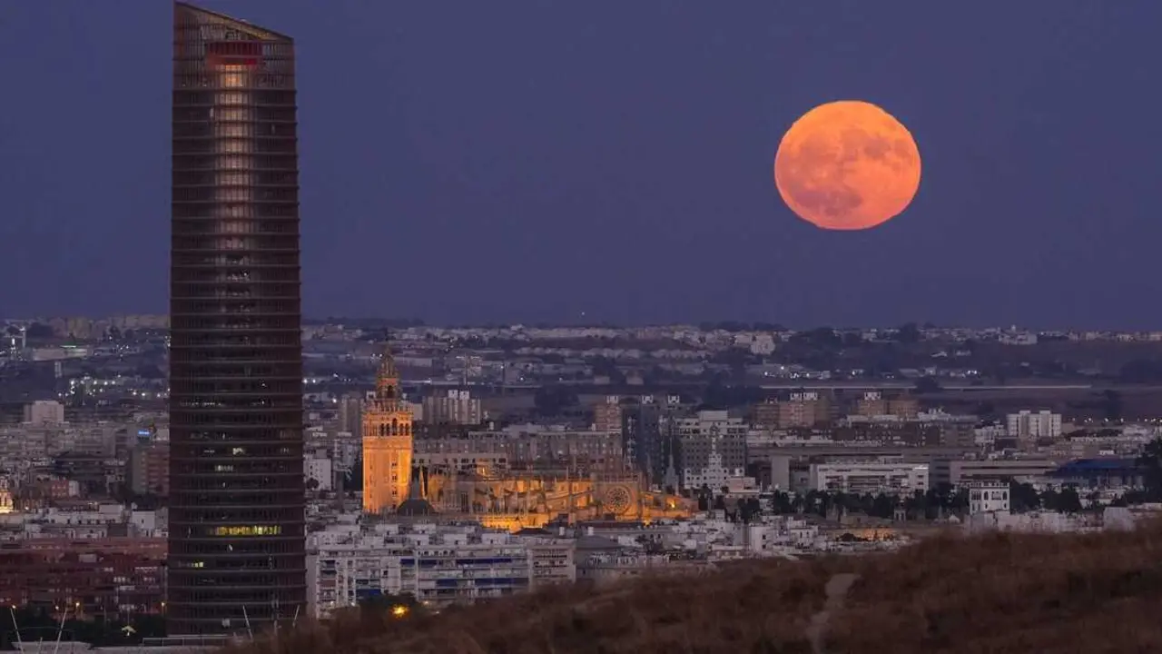 La Superluna del Esturi&oacute;n. / Joaquin Corchero / Archivo