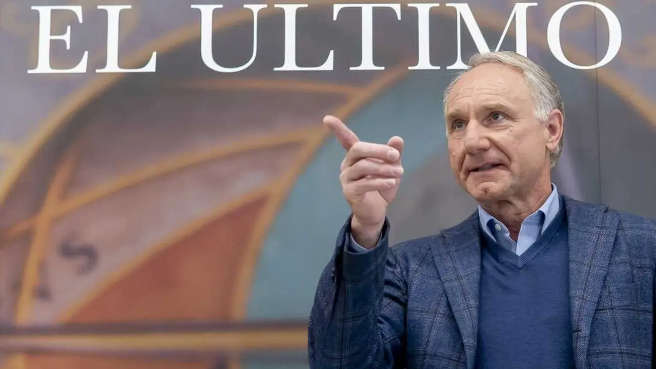 El escritor Dan Brown, autor de 'El C&oacute;digo Da Vinci, presenta en rueda de prensa 'El &uacute;ltimo secreto'. / Alberto Ortega