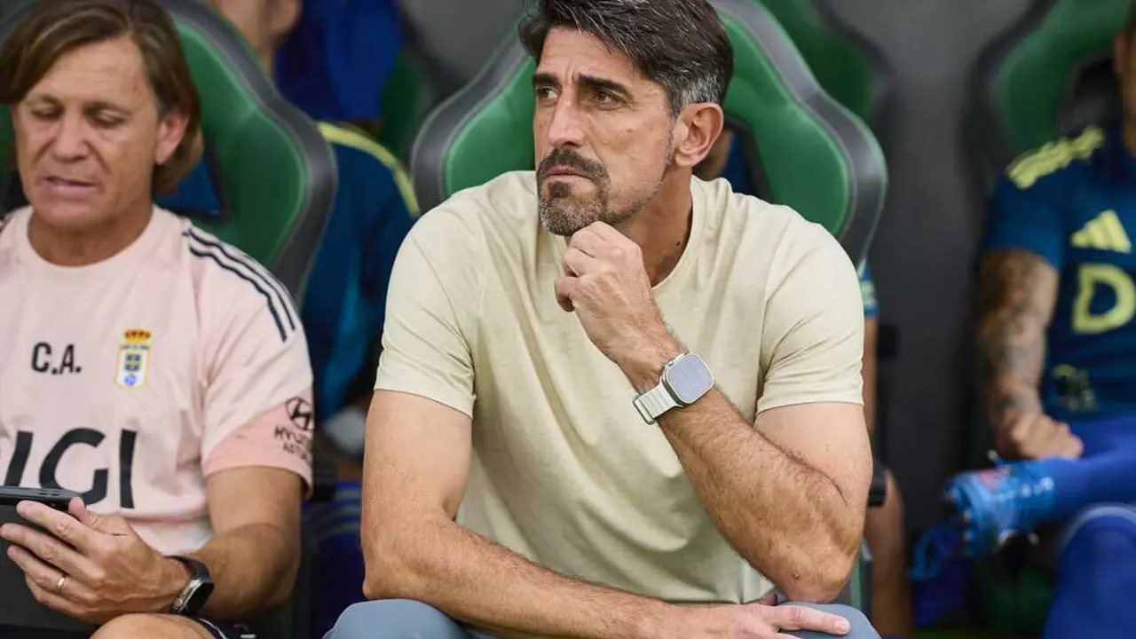 Veljko Paunovic durante el partido ante el Elche. / EP