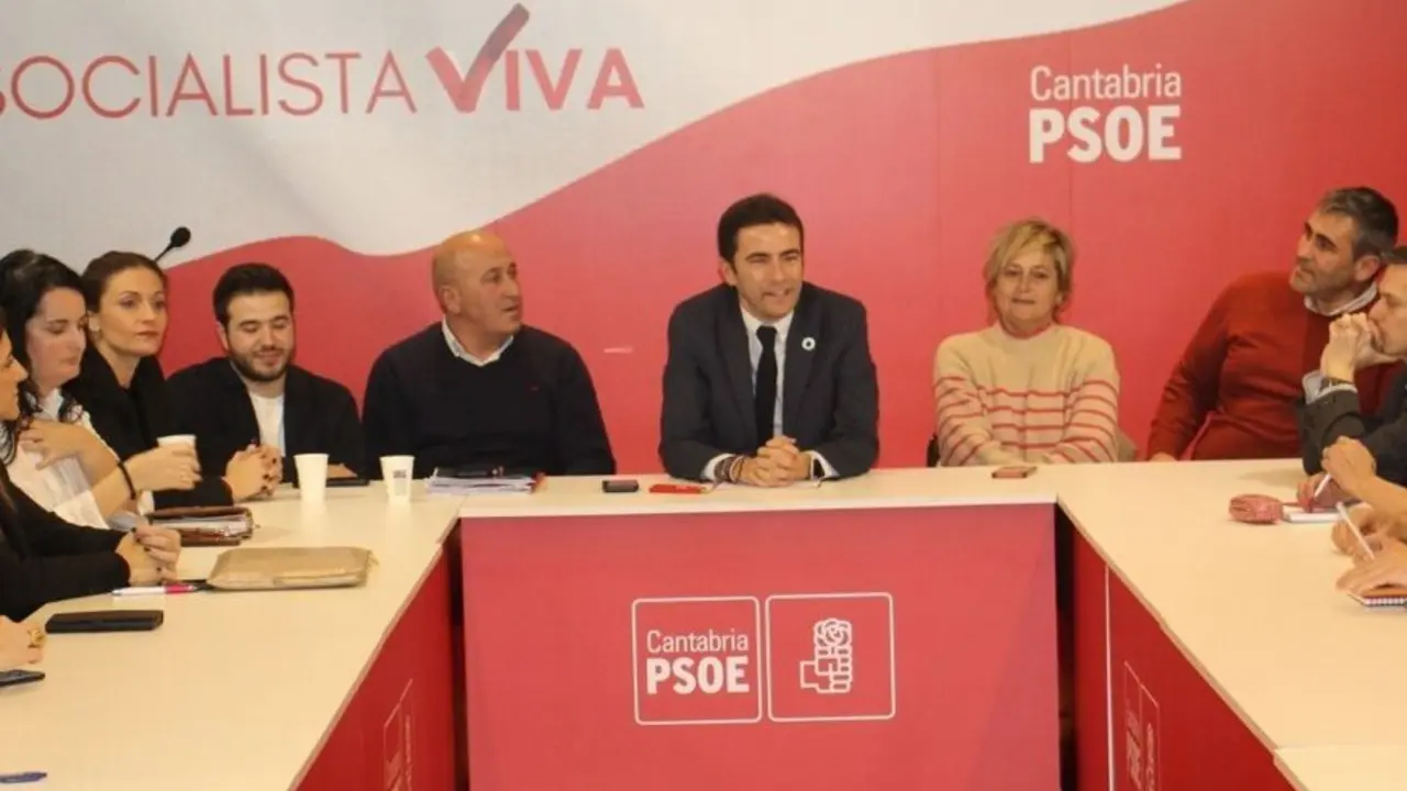 Reuni&oacute;n del equipo de Casares con secretarios generales de las agrupaciones. / PSOE