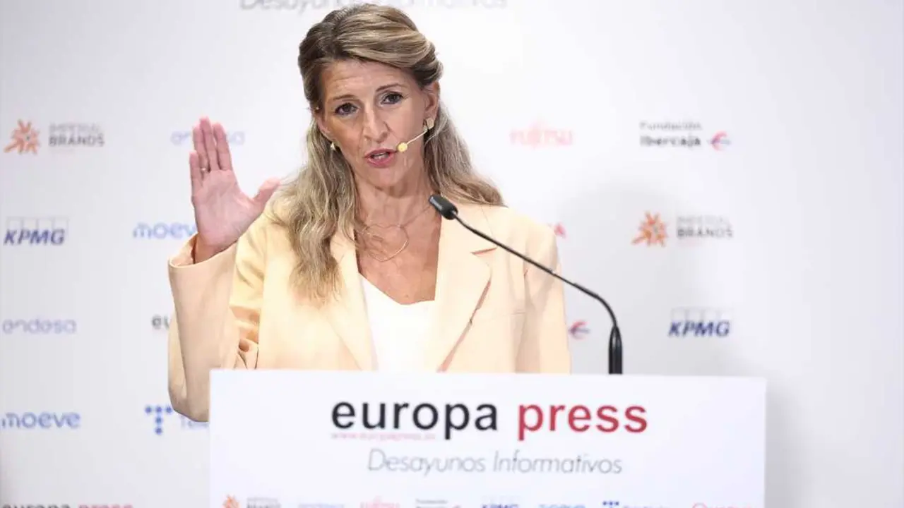 La vicepresidenta segunda del Gobierno y ministra de Trabajo y Econom&iacute;a Social, Yolanda D&iacute;az, protagoniza un desayuno informativo de Europa Press. / Eduardo Parra