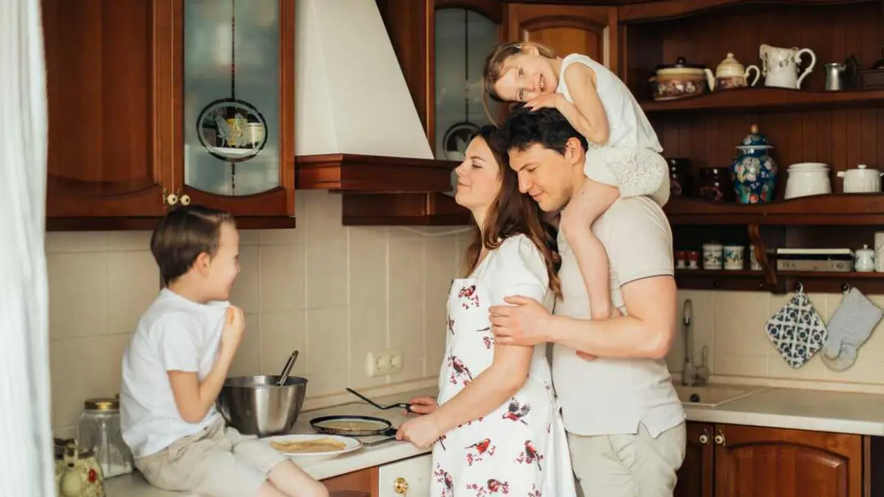 Un estilo de vida saludable puede ser la clave para fortalecer los lazos familiares. / EP