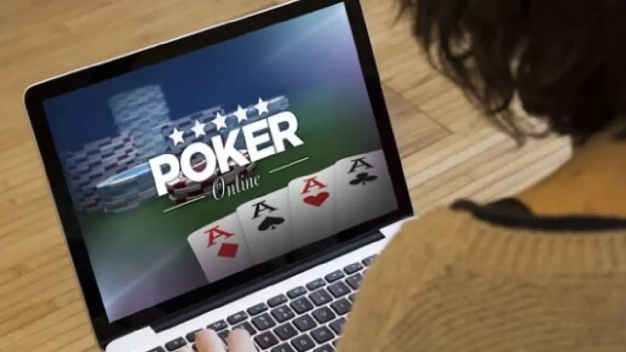 Una chica entra a un casino digital. / A.S.