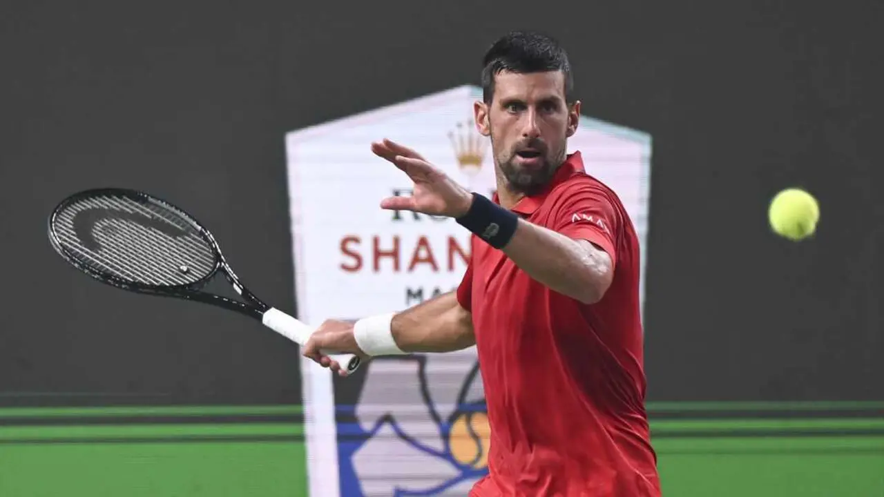 Novak Djokovic durante un partido en Shangai. / EP