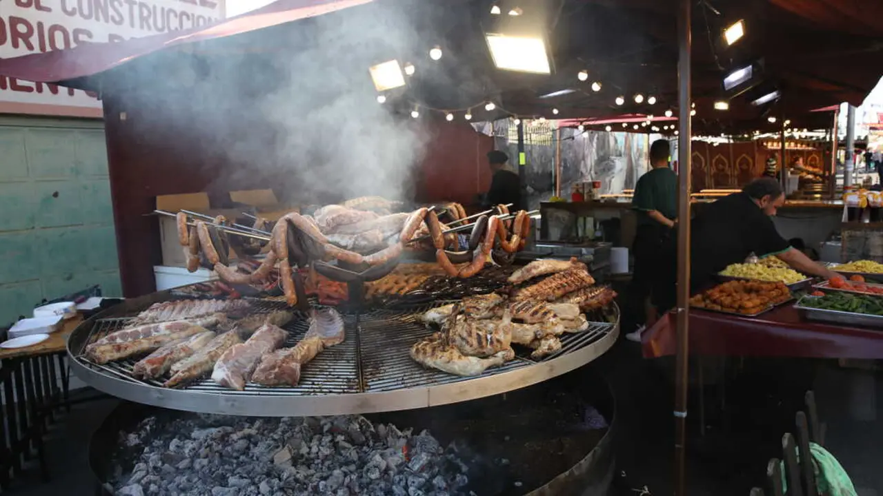 Varias personas en un mercado medieval. / EP