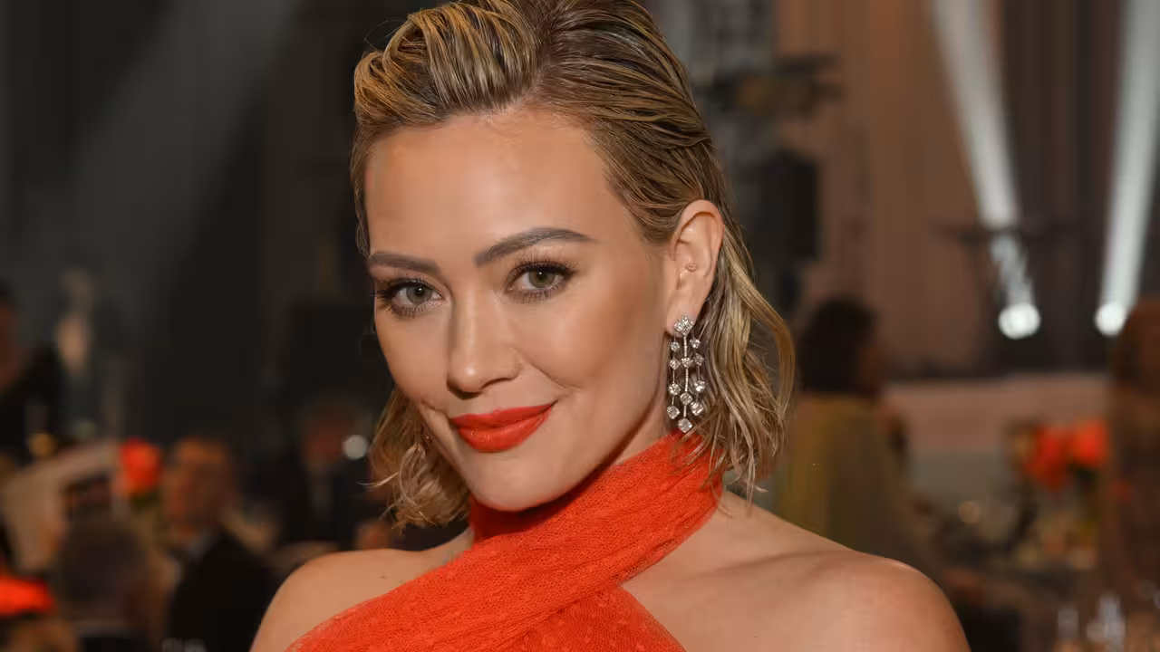 Hilary Duff regresa a la m&uacute;sica despu&eacute;s de una pausa de diez a&ntilde;os. X