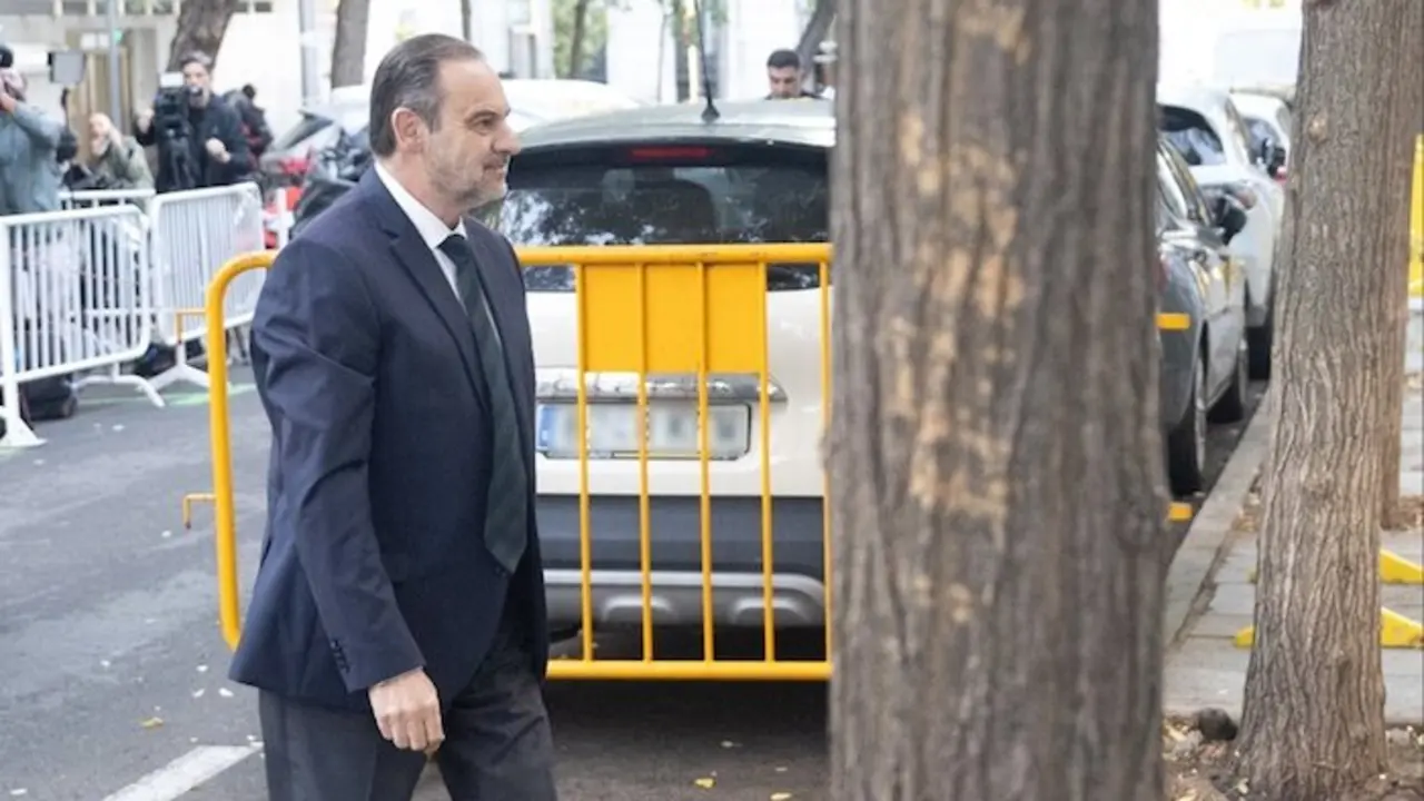 El exministro de transporte Jos&eacute; Luis &Aacute;balos llega al Tribunal Supremo para declarar como investigado. / Eduardo Parra
