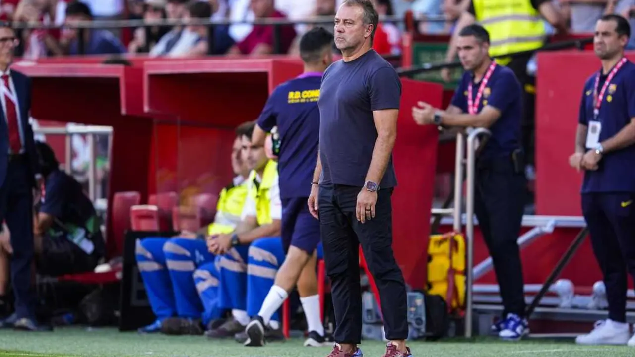 Hansi Flick durante un partido con el FC Barcelona. / EP