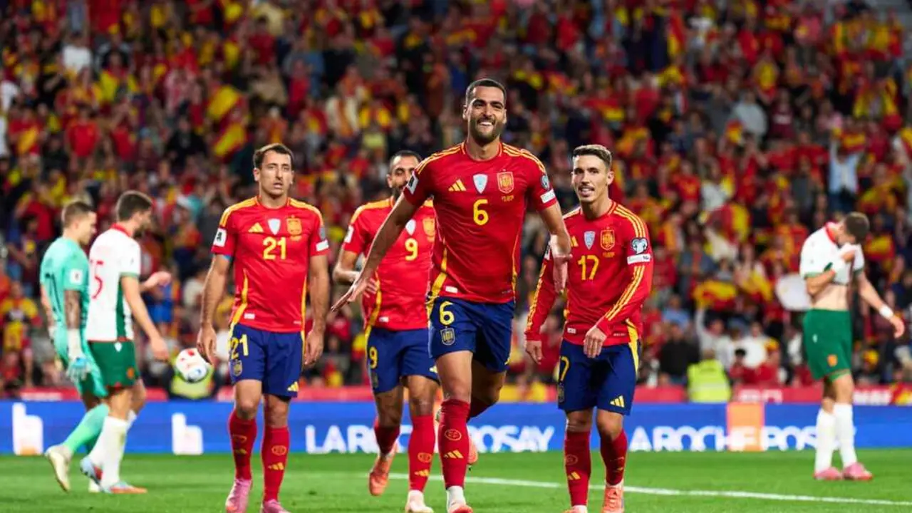 Mikel Merino celebra sus segundo gol ante Bulgaria. / @SEFutbol