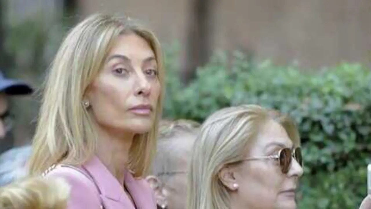 M&oacute;nica Pont durante la inauguraci&oacute;n de la placa conmemorativa en homenaje a la actriz Lina Morgan. / &Aacute;ngel D&iacute;az Bri&ntilde;as