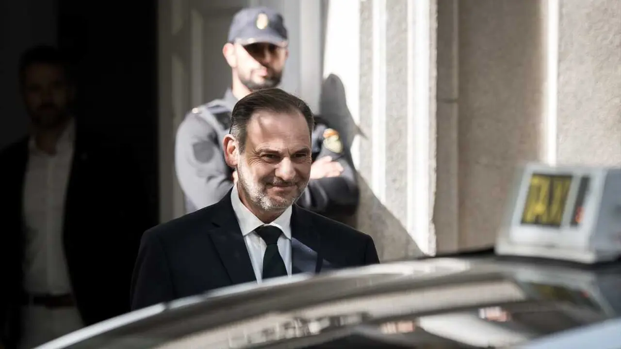 El exministro de Transportes Jos&eacute; Luis &Aacute;balos a su salida del Tribunal Supremo. / Diego Rdam&eacute;s