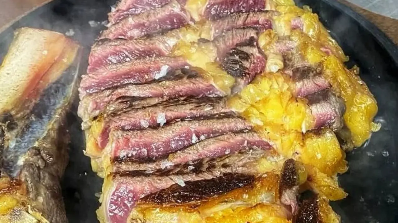Tiene una de las mejores. chuletas de Cantabria. / RRSS