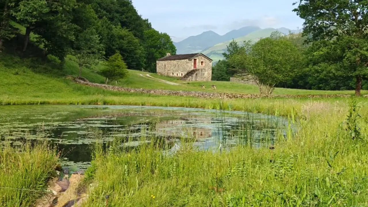 Una de las caba&ntilde;as de la zona. / cabanasdepax
