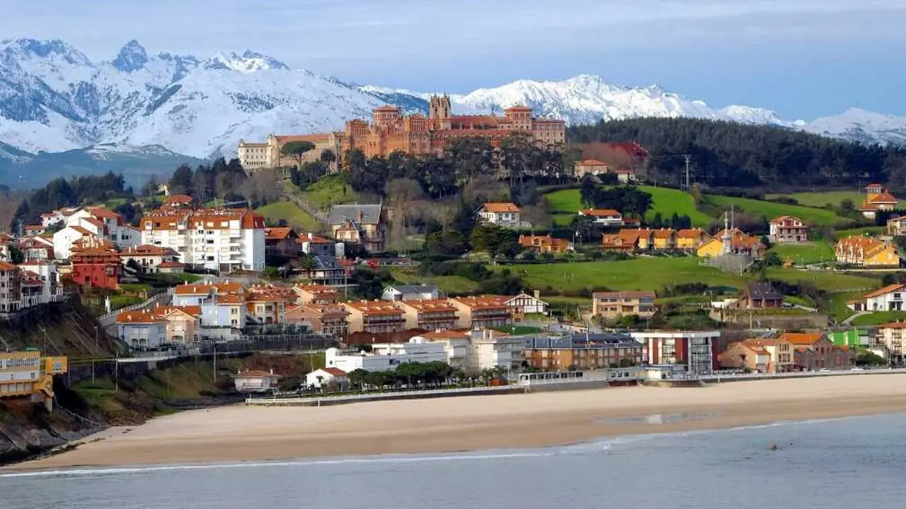 El pueblo m&aacute;s elegante de Cantabria cambia con las estaciones. / A.E