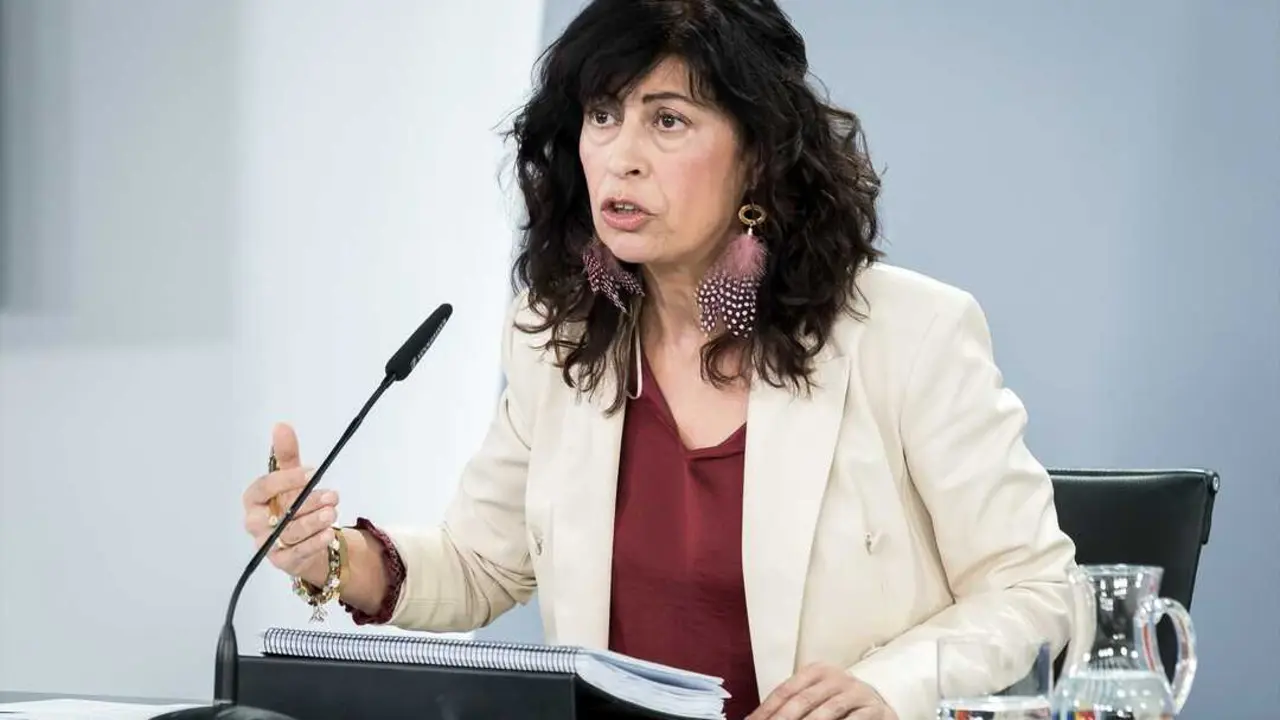 La ministra de Igualdad, Ana Redondo, durante una rueda de prensa posterior a la reuni&oacute;n del Consejo de Ministros. / Diego Radam&eacute;s