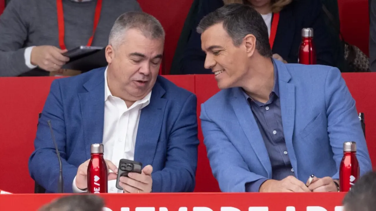Santos Cerd&aacute;n y Pedro S&aacute;nchez durante un acto del PSOE. / A.E.P.