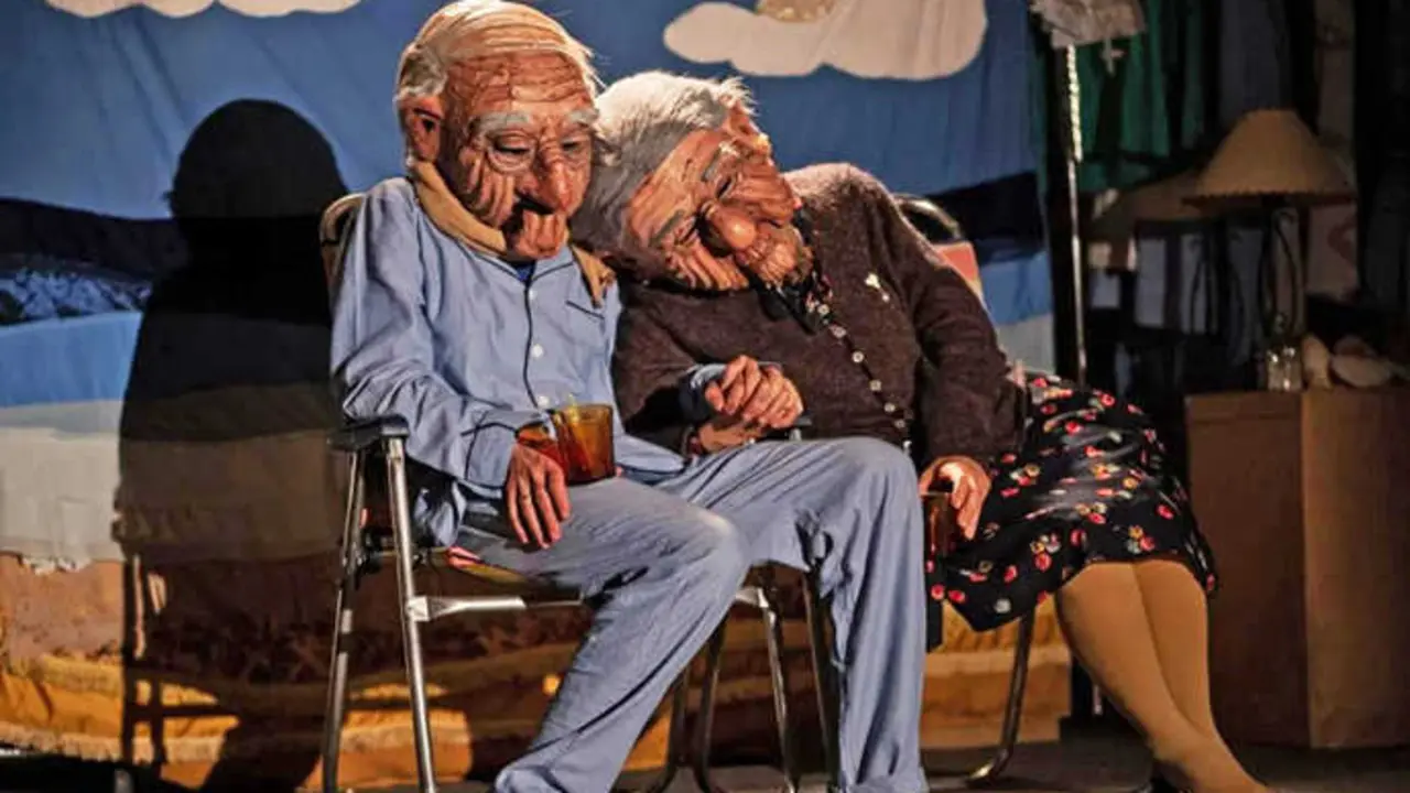 La obra &lsquo;Te regalo el sol&rsquo;, una propuesta esc&eacute;nica dirigida a p&uacute;blico adulto y adolescente de la compa&ntilde;&iacute;a riojana El Sapo Producciones. / x