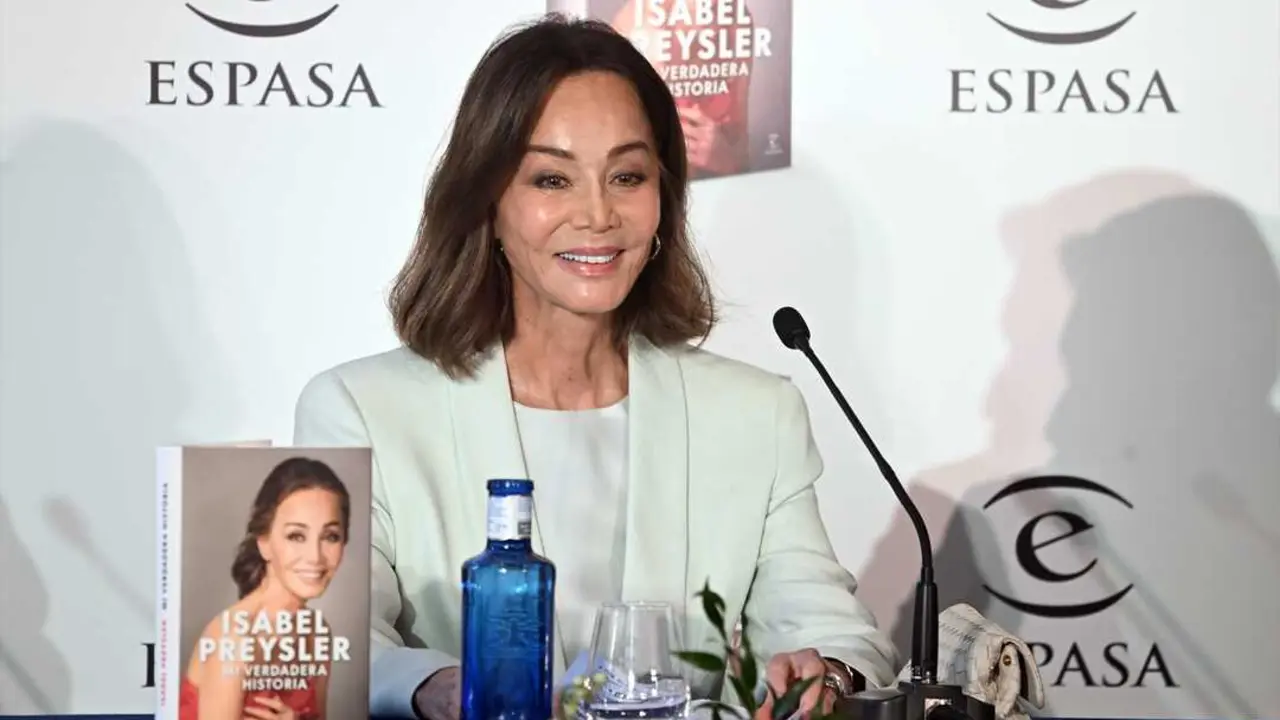 Isabel Preysler durante la presentaci&oacute;n de sus memorias 'Mi verdadera historia'. / Jos&eacute; Oliva