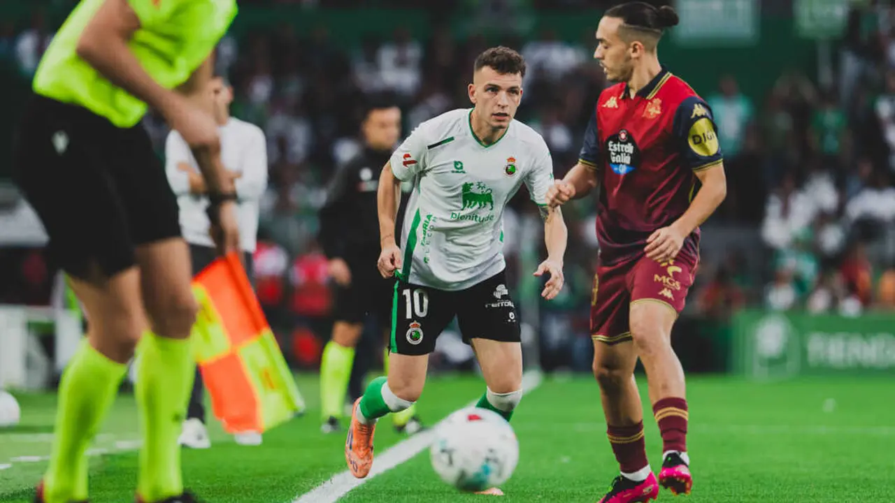 Vicente durante el partido ante el D&eacute;por. / RRC