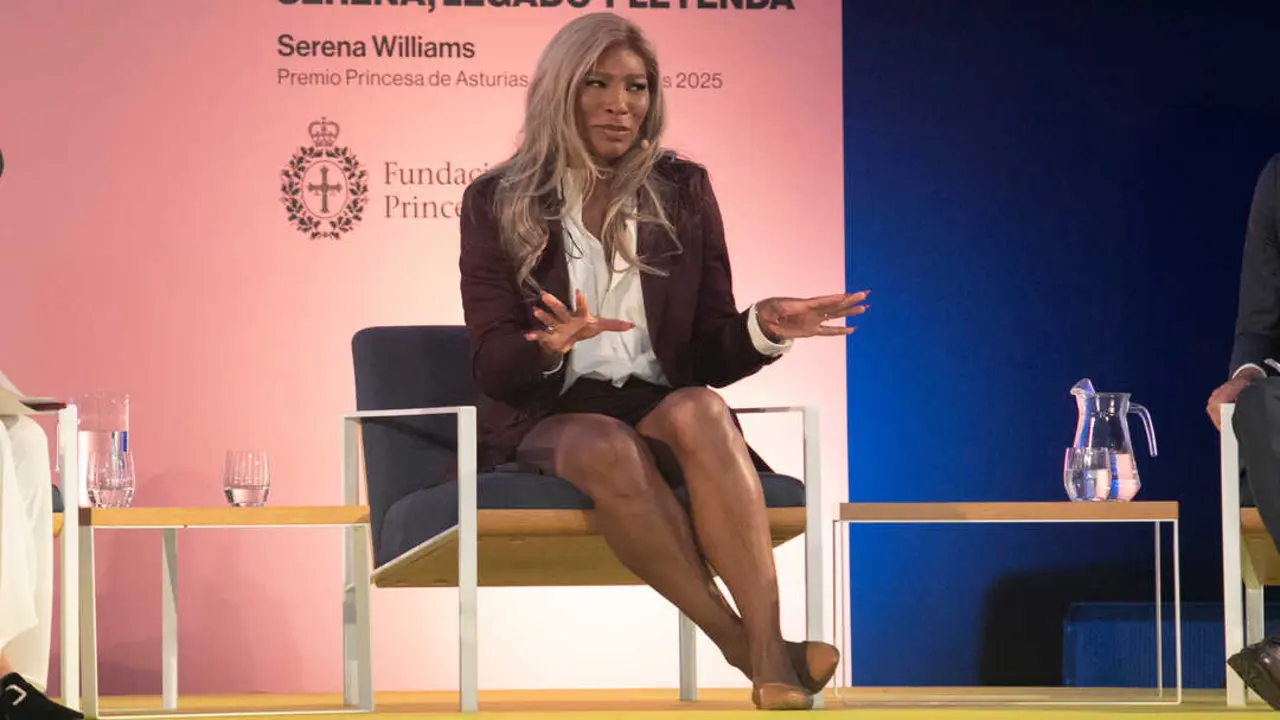 La tenista estadounidense Serena Willians mantiene un encuentro con el p&uacute;blico, en el Palacio de Exposiciones y Congresos, en Oviedo. / EP