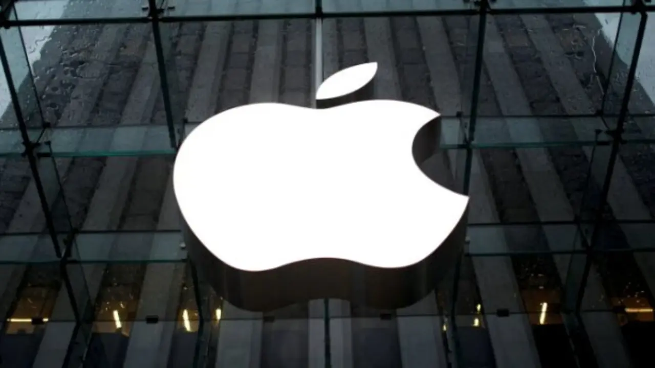 Logo de Apple en un edificio. / A.E.