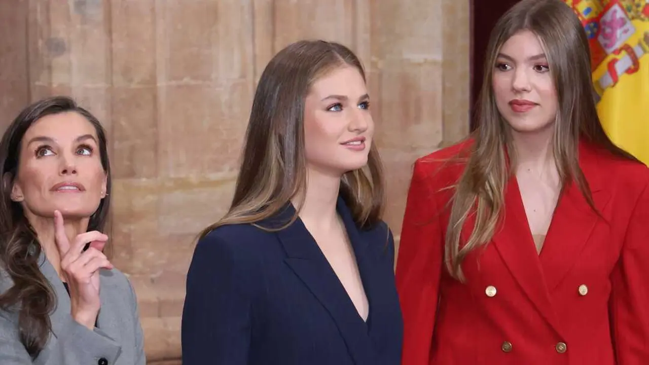 La Reina Letizia, la Princesa Leonor y la Infanta Sof&iacute;a durante la recepci&oacute;n de los Premiados Princesa de Asturias 2025. / Ra&uacute;l Terrel