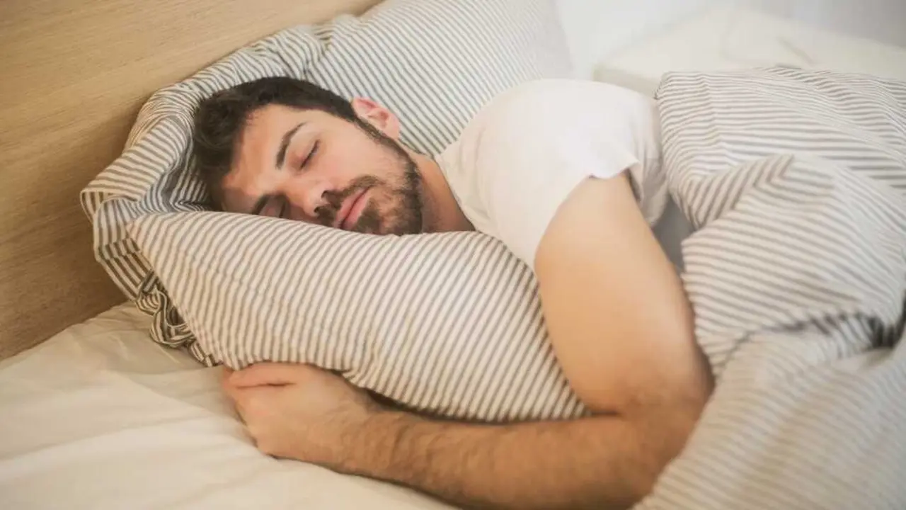 Una persona durmiendo./ EP