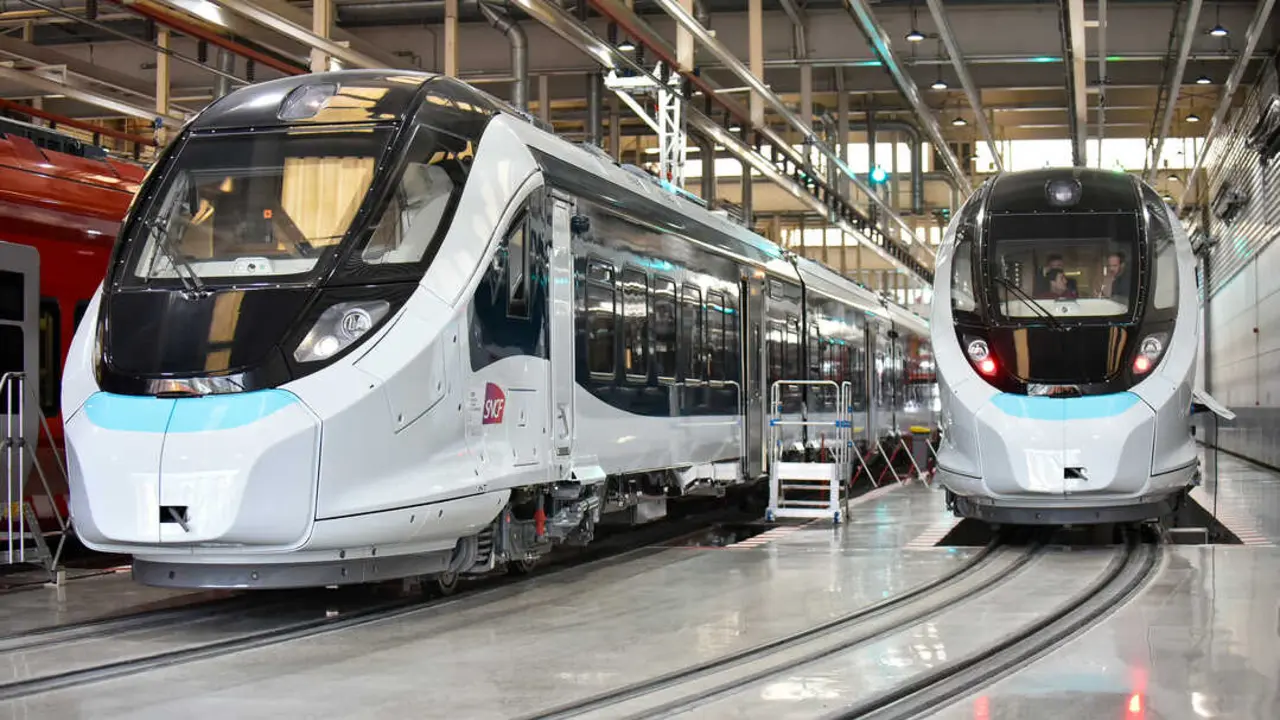 Los nuevos trenes de Cercan&iacute;as para Cantabria podr&iacute;an no llegar hasta 2027, incumpliendo los plazos comprometidos por el Gobierno central. / Alerta
