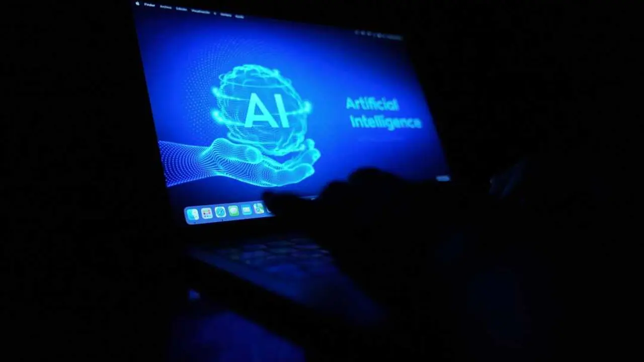 Un ordenador con las siglas AI de Artificial Intelligence. / David Zorrakino