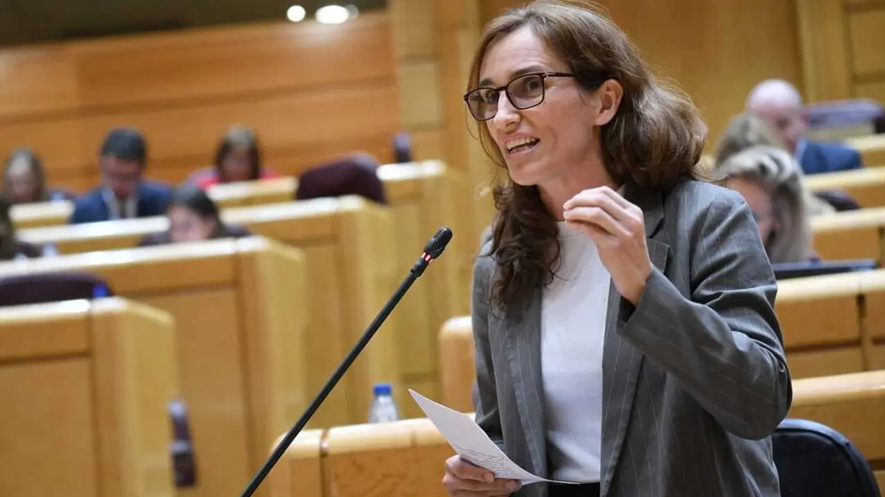 La ministra de Sanidad, M&oacute;nica Garc&iacute;a, interviene durante una sesi&oacute;n de control al Gobierno en la C&aacute;mara Alta. / Fernando S&aacute;nchez