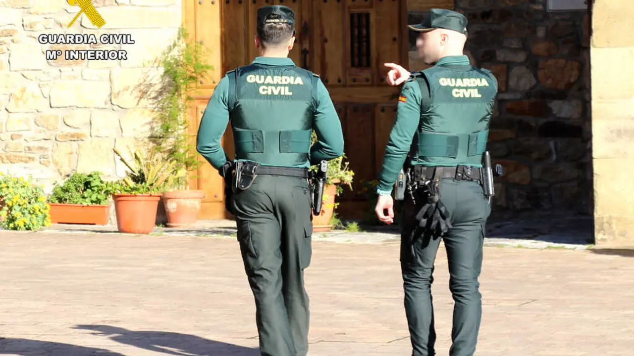 Investigada una mujer por usar la tarjeta bancaria de un hombre con dificultades cognitivas. / GUARDIA CIVIL