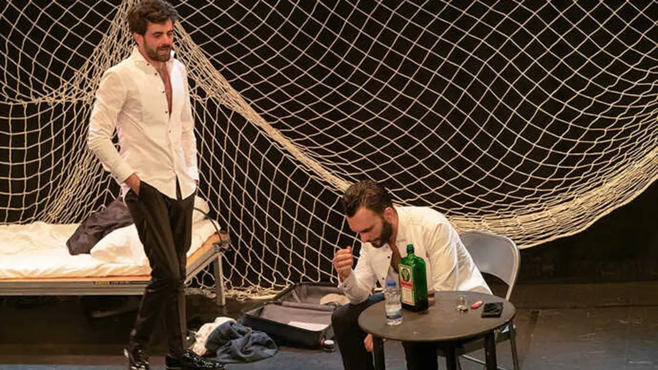 Escena de la obra &rsquo;Here Comes Your Man&rsquo;, que invita a reflexionar al espectador. / x