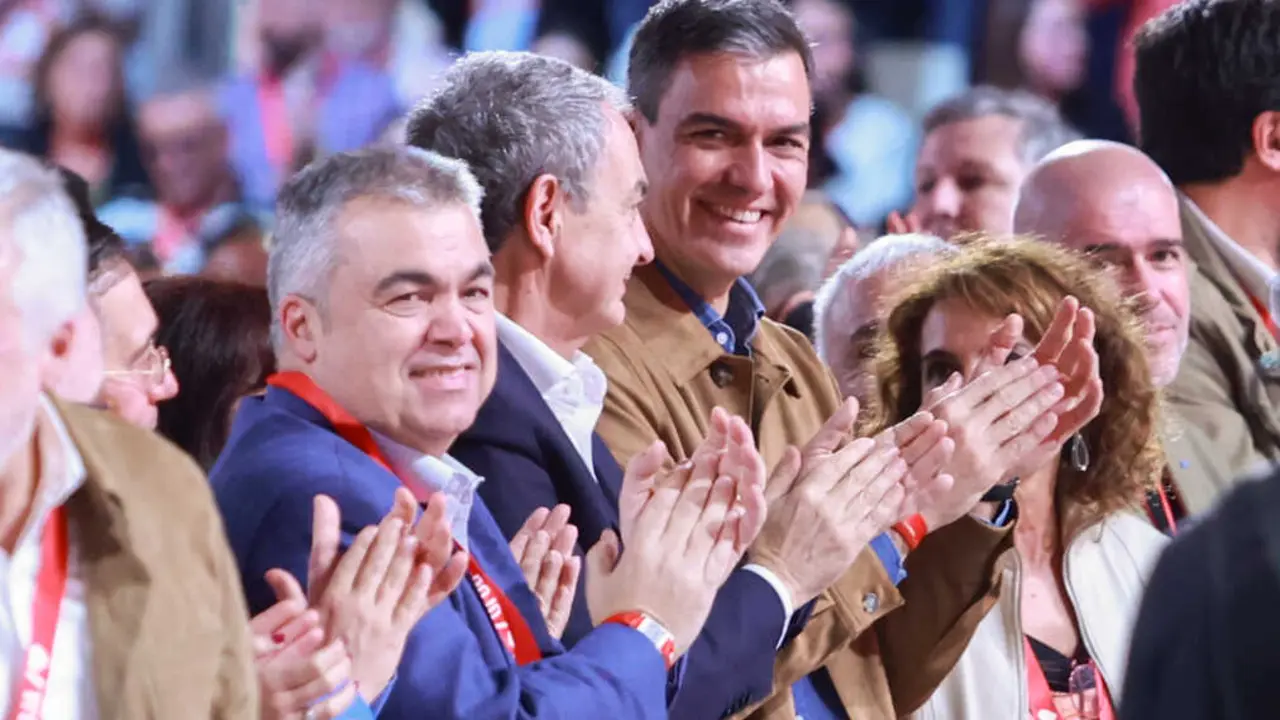 El secretario de Organizaci&oacute;n del PSOE, Santos Cerd&aacute;n (i), el expresidene del gobierno Jos&eacute; Luis Rodr&iacute;guez Zapatero (c) y el presidente del Gobierno y secretario general, Pedro S&aacute;nchez(d). / Roc&iacute;o Ruz
